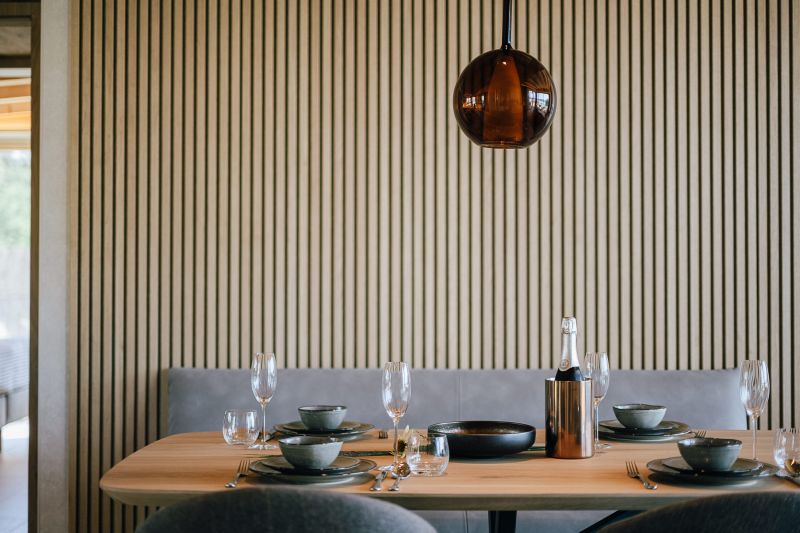 Detailfoto Essbereich Ferienhaus SeeLuft mit gedecktem Tisch