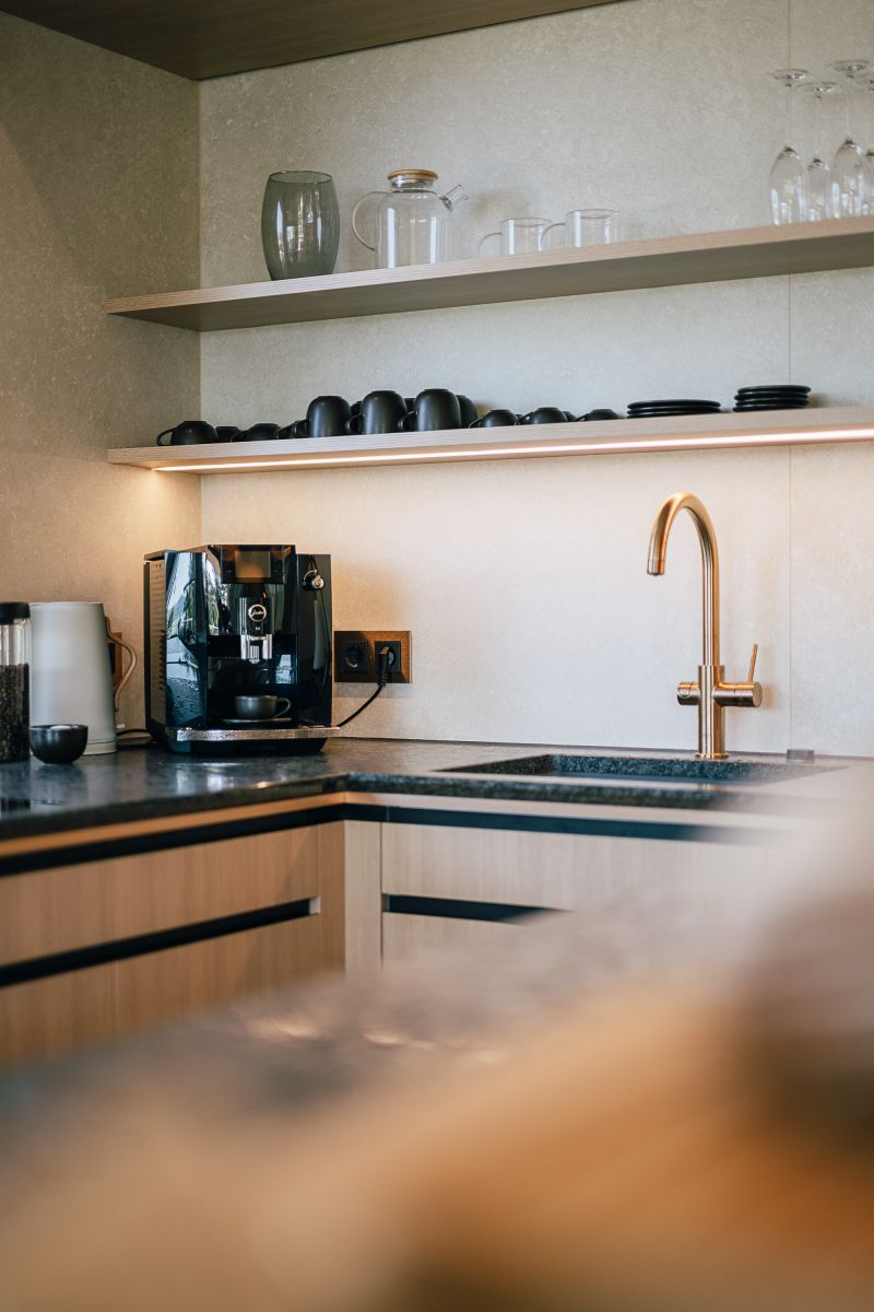 Detailfoto von der Küche mit Kaffeemaschine
