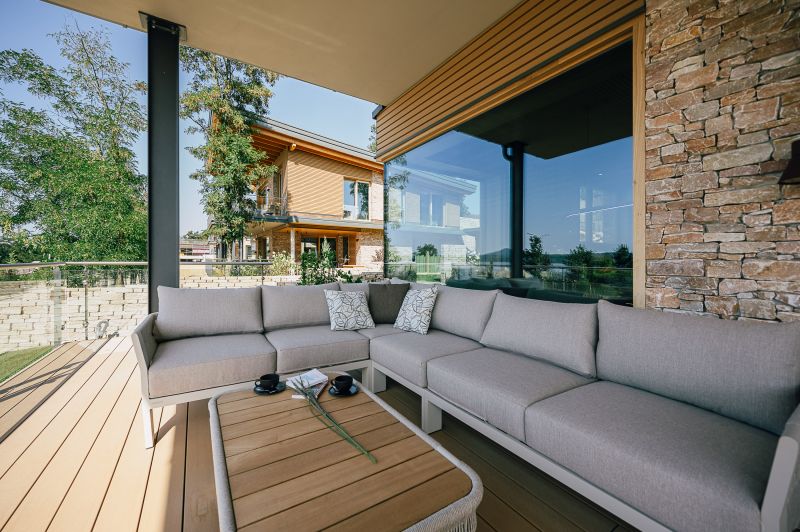 Gemütliche Sitzecke auf der Terrasse Ferienwohnung SeeTerrain