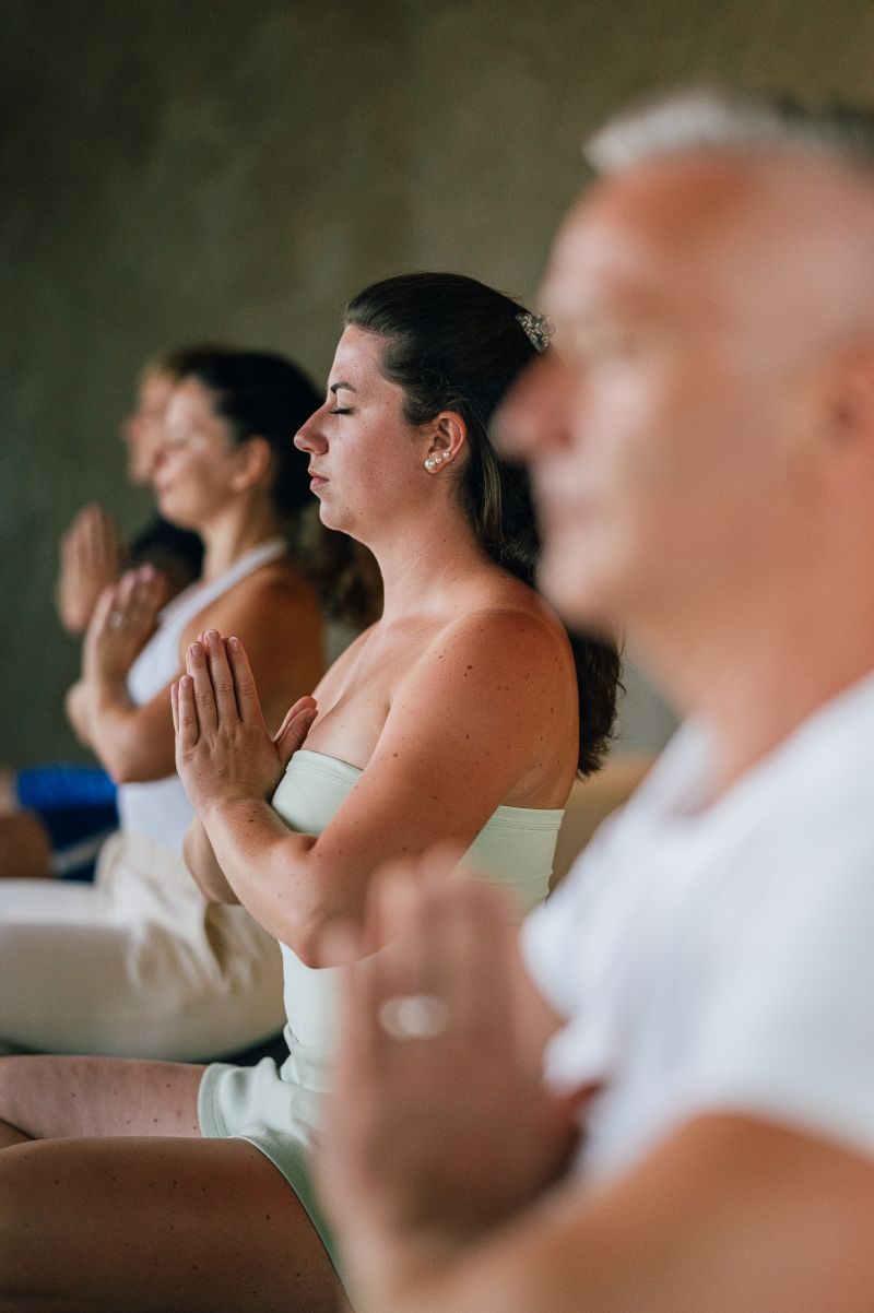 Kleine Gruppe beim Yoga