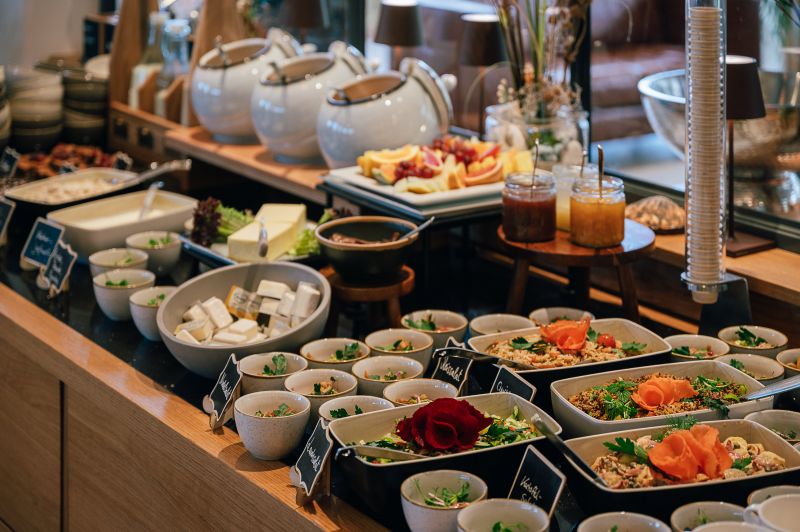 Müsli- und Obstecke auf dem Brunchbuffet