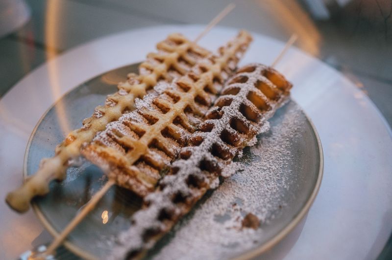 Teller mit Waffeln