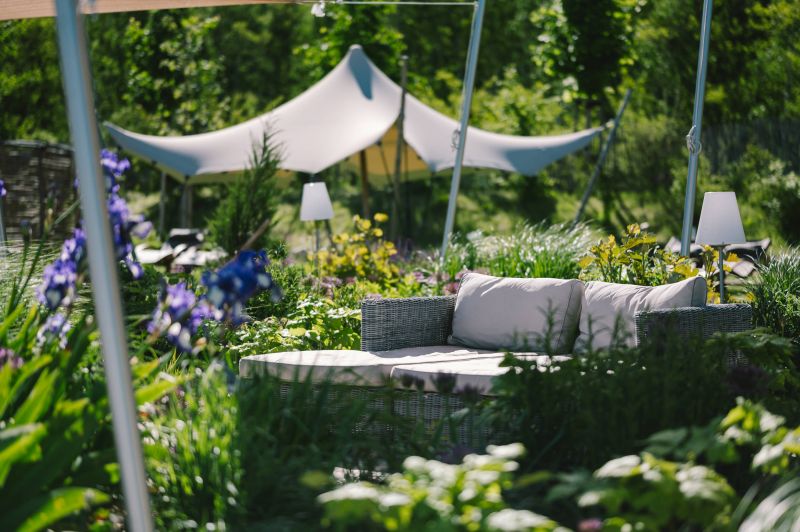 Blick auf das Zelt auf dem Saunastrand